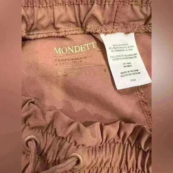 ✨Mondetta performance + luxury size small shorts with pockets - Picture 6 of 7